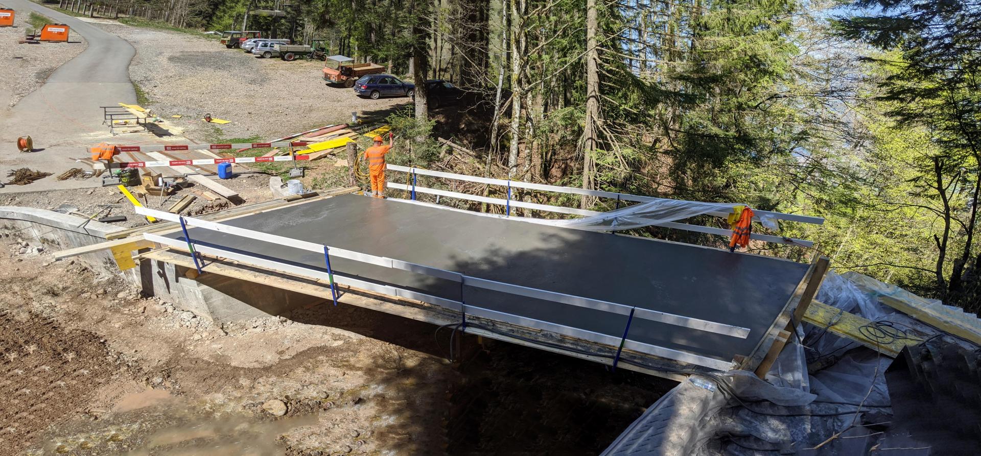 Fertig betonierte Holz-UHFB-Verbund-Brücke Rigi Frutli