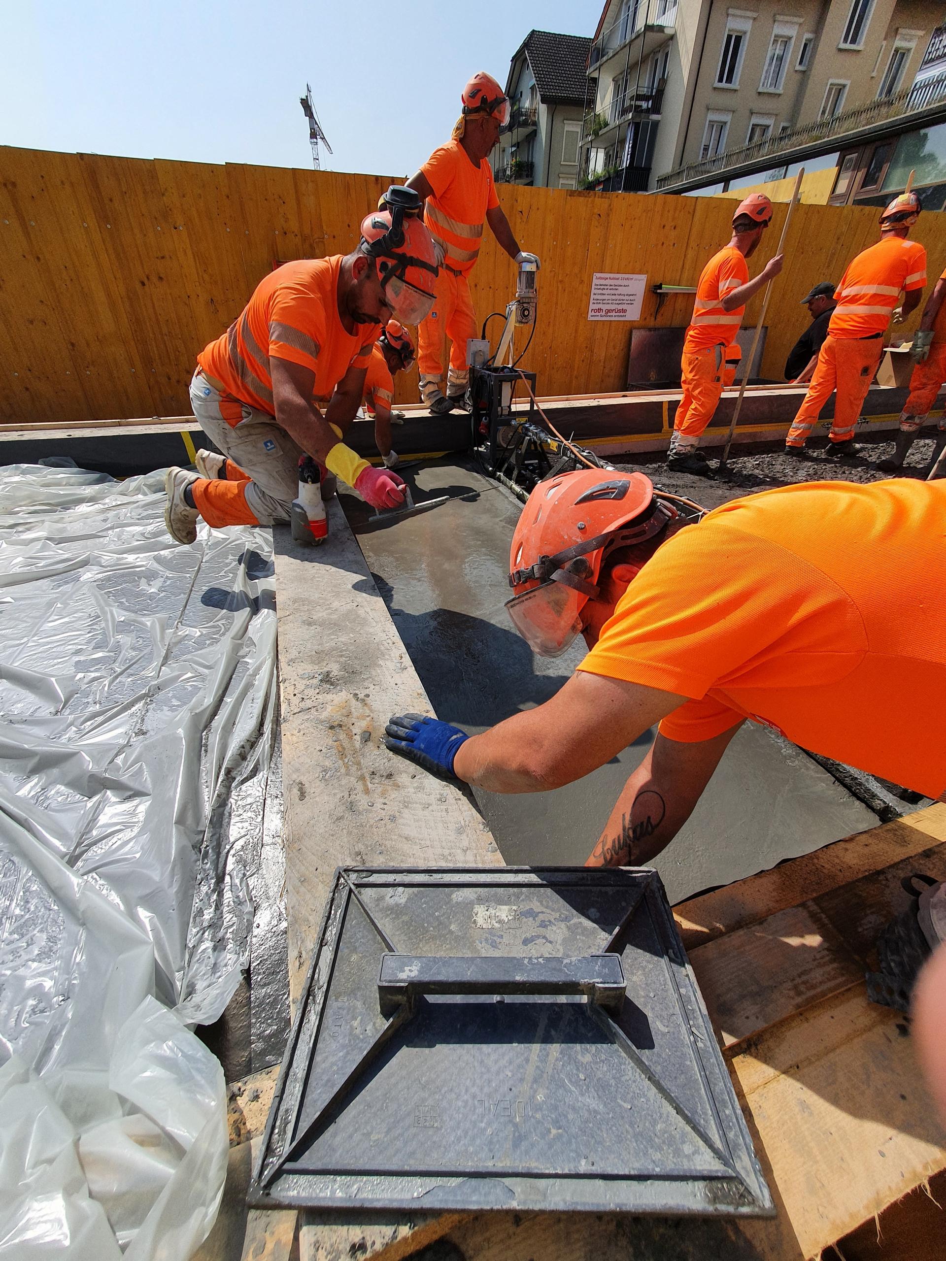 Bauarbeiten für die Fußgängerbrücke am Bahnhof Thalwil