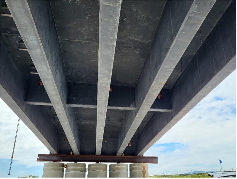 Ansicht der Brücke von unten.